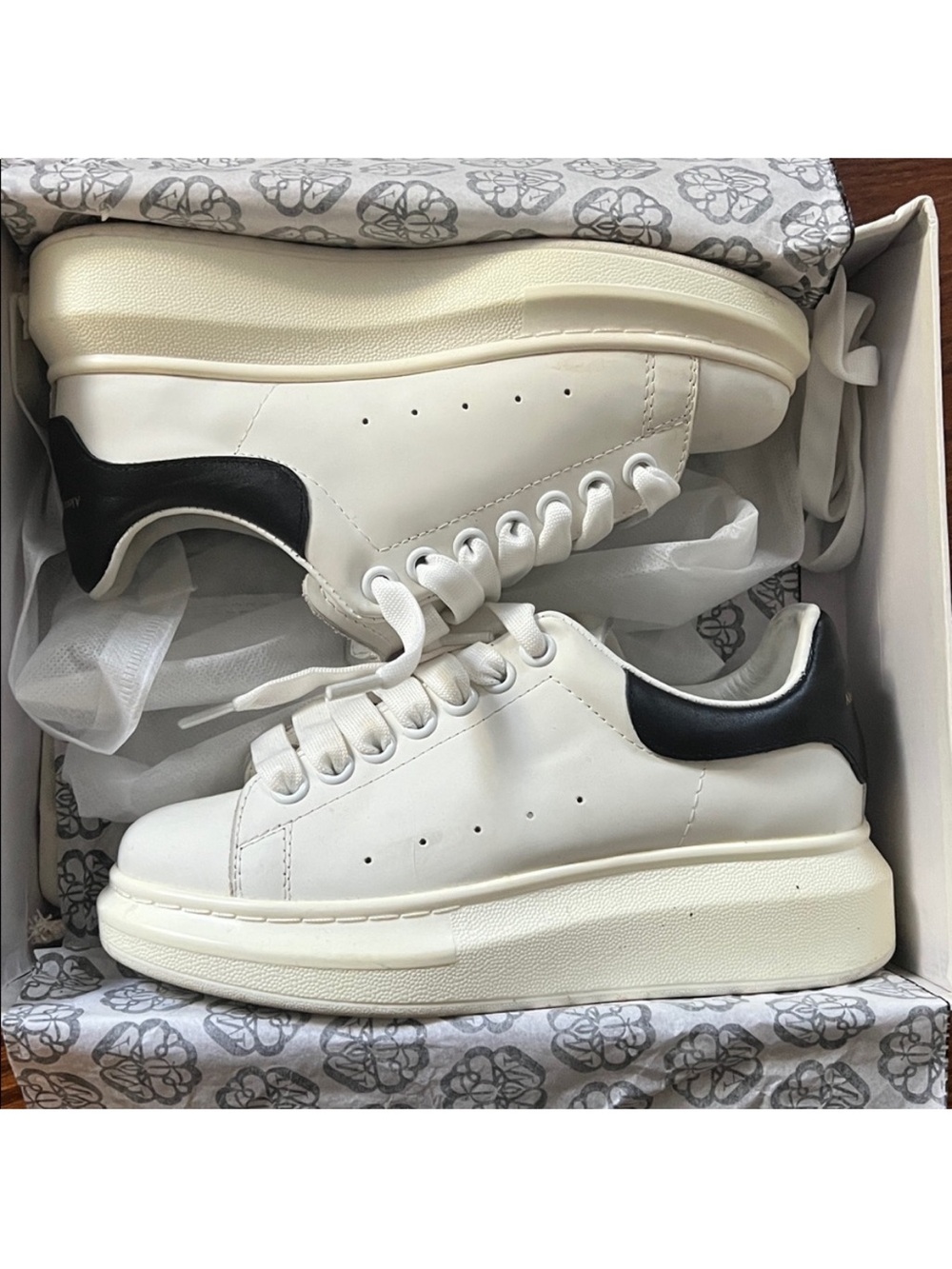 Alexander McQueen • Women’s 35 (5) • White & Black Leather Sneakers •